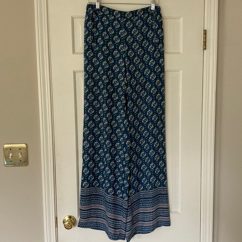 BCBGMaxazria Womens S pants. Very light weight, breezy. Pockets, small belt loop